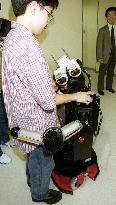 Kyoto institute develops robot that moves neck, arms freely